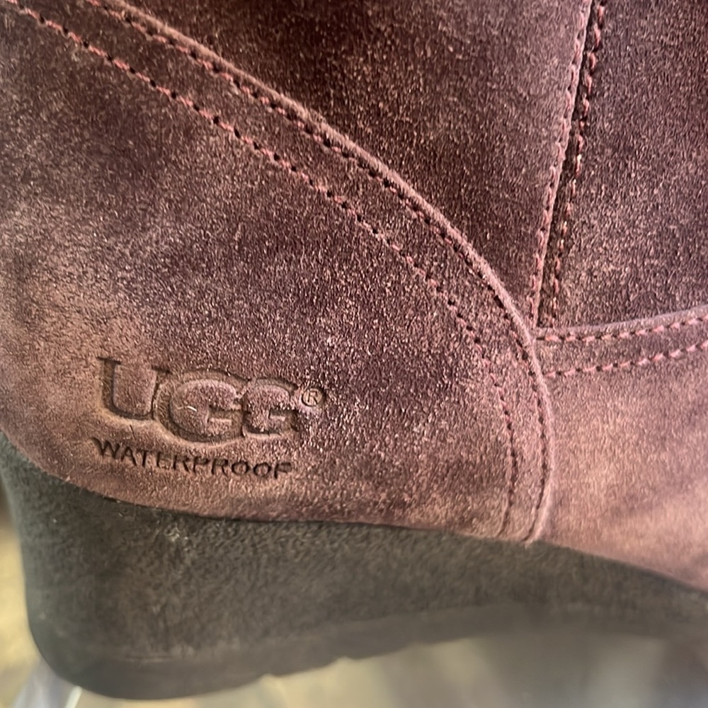 Ugg boot - Picture 3 of 5